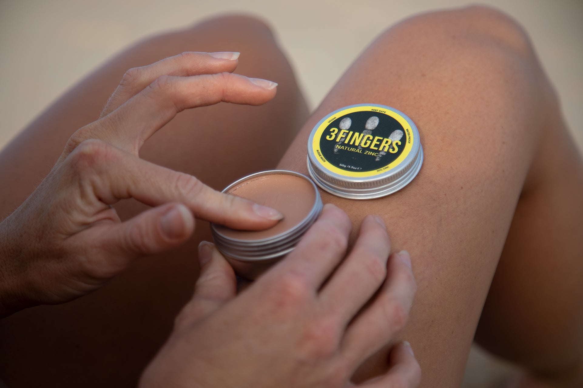 3-fingers-natural-zinc-suzie-08